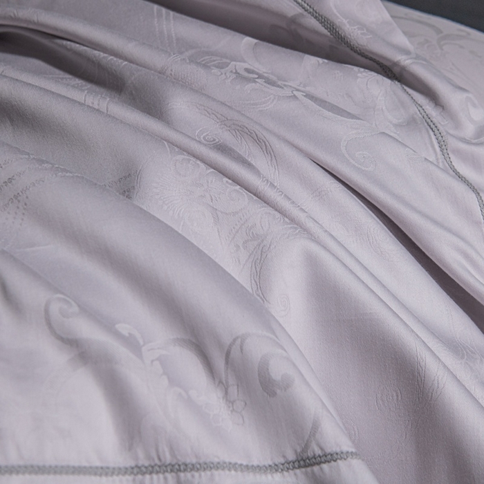 91家纺网 家纺一手货源 找家纺 简约家纺2025新款全棉长绒棉贡缎大提花四件套（礼盒包装款） 雅芙烟灰