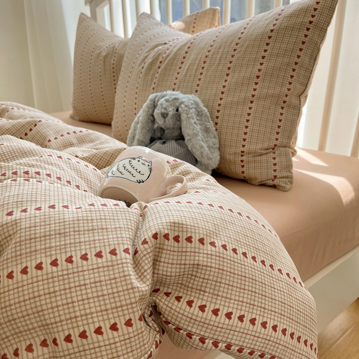 91家纺网 家纺一手货源 找家纺 XIWEN-希文家纺 2025新款A类全棉纯棉有氧双层纱四件套 竖条爱心-咖