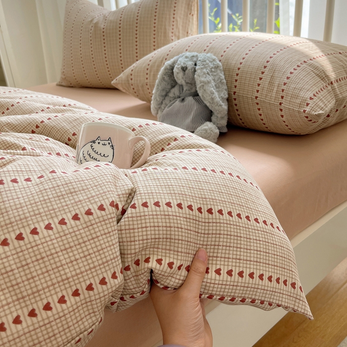 91家纺网 家纺一手货源 找家纺 XIWEN-希文家纺 2025新款A类全棉纯棉有氧双层纱四件套 竖条爱心-咖