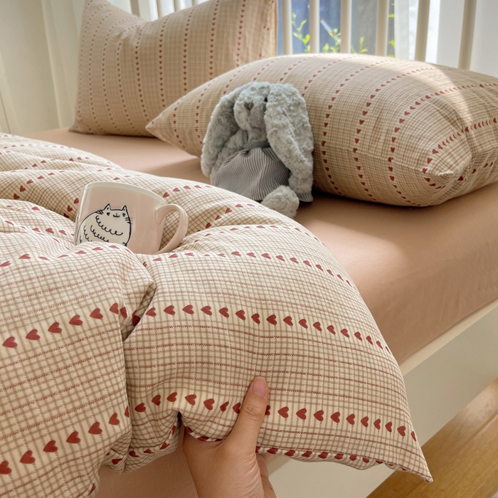 91家纺网 家纺一手货源 找家纺 XIWEN-希文家纺 2025新款A类全棉纯棉有氧双层纱四件套 竖条爱心-咖