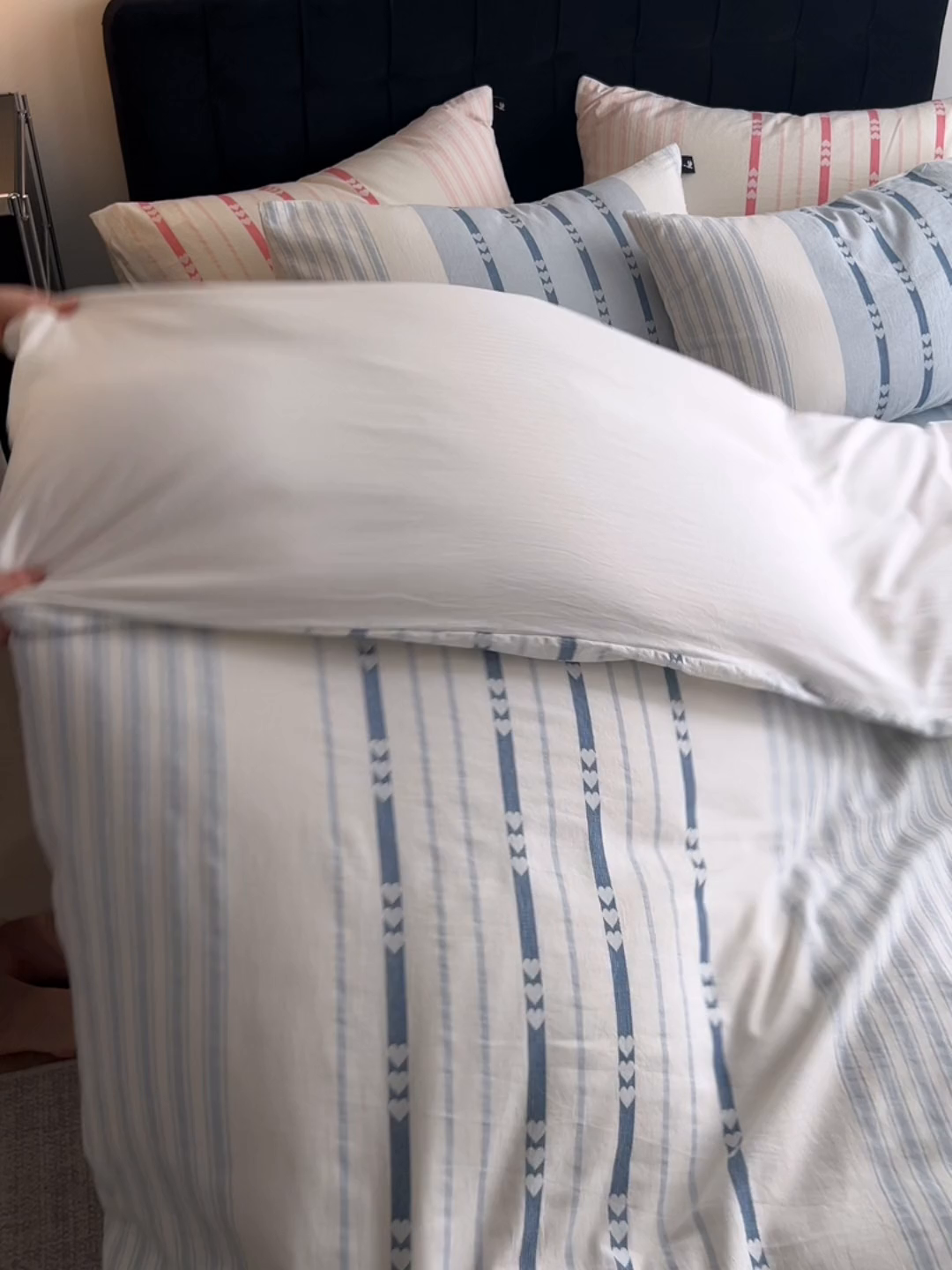 91家纺网 家纺一手货源 找家纺 安莱生活 2025新色织爱心提花条纹系列四件套 蓝汐纹心