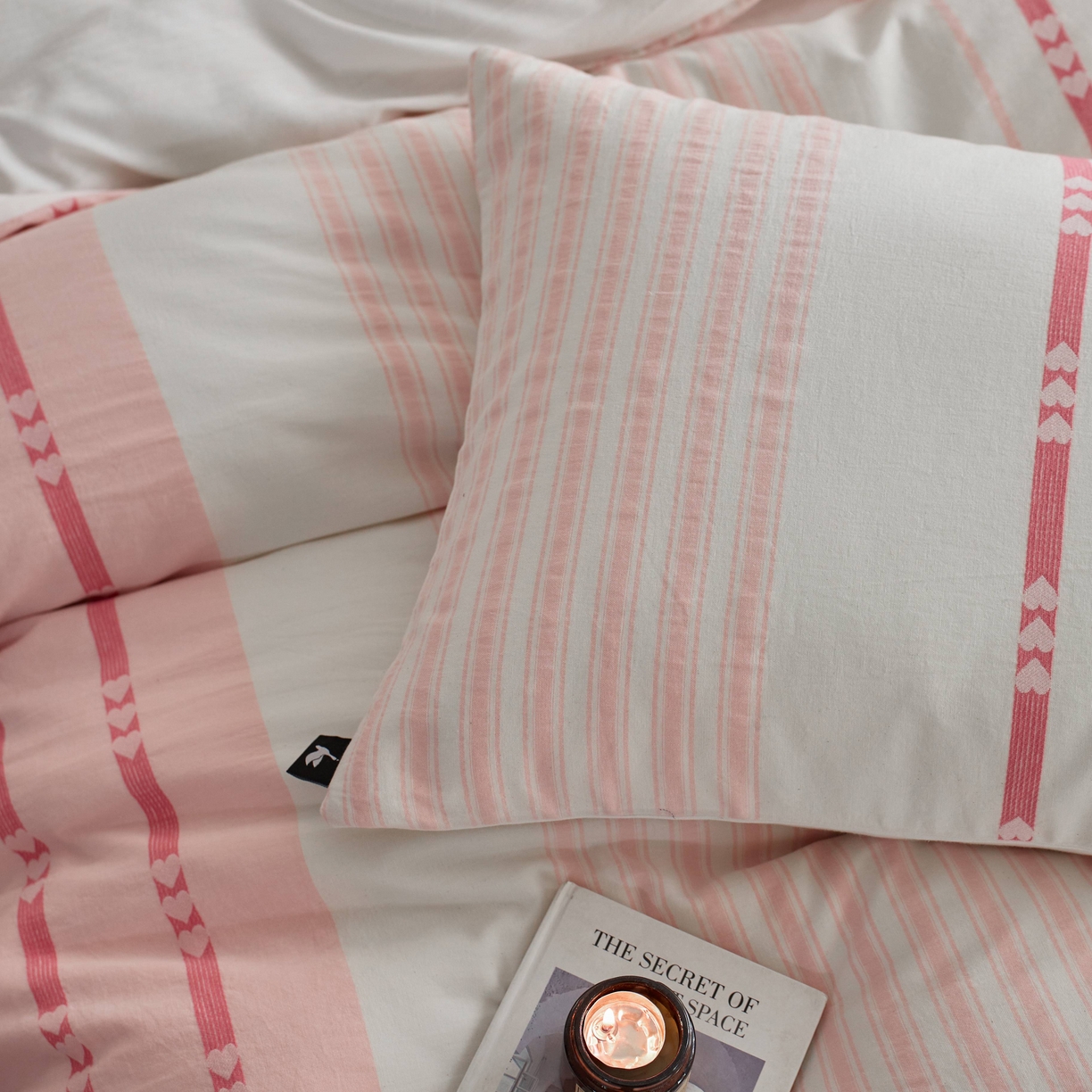 91家纺网 家纺一手货源 找家纺 安莱生活 2025新色织爱心提花条纹系列四件套 甜芯条萌