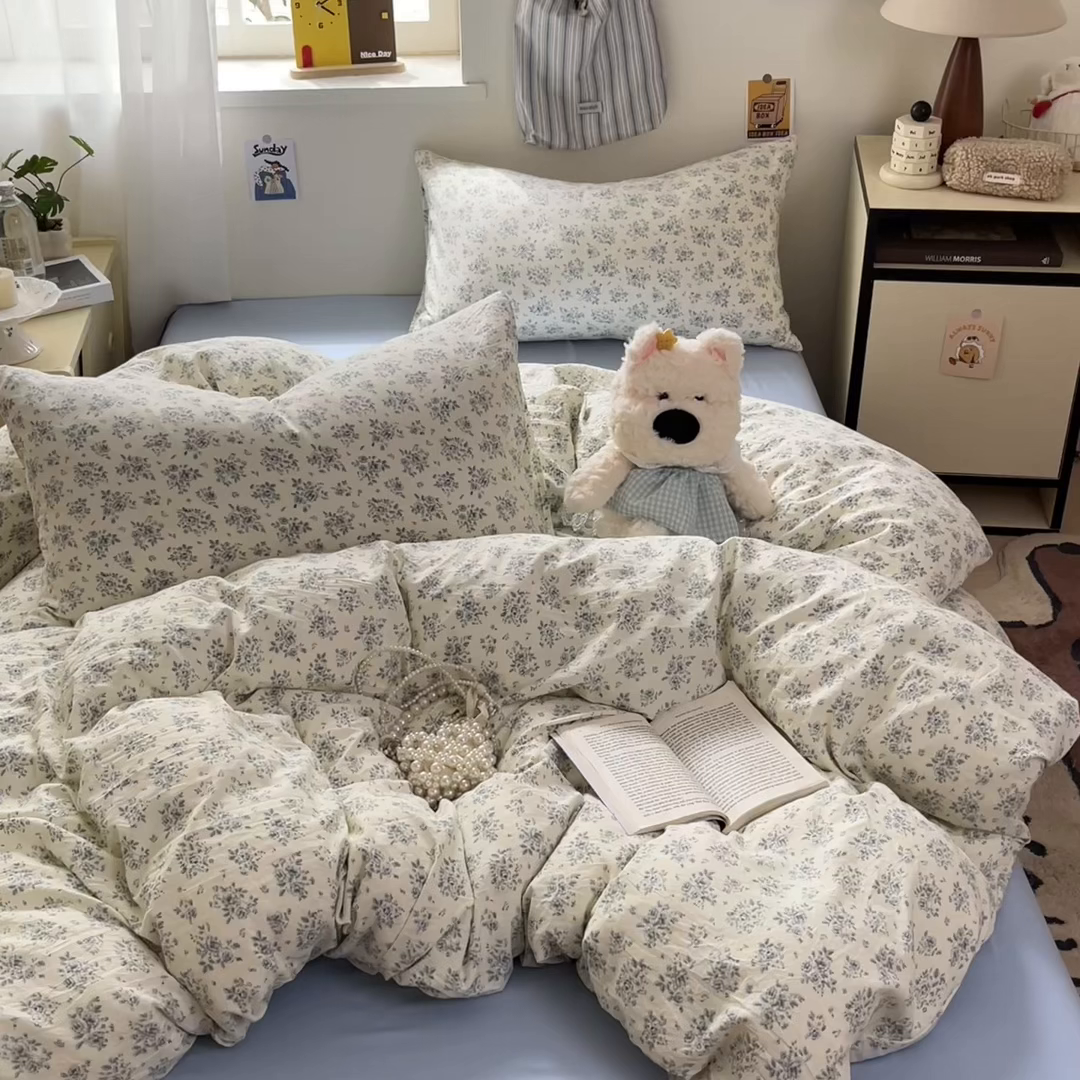 91家纺网 家纺一手货源 找家纺 罗亿家纺 2025新款软绵绵的双拼印花小清新水洗云朵棉四件套（含买家秀场景二） 春日与玫瑰