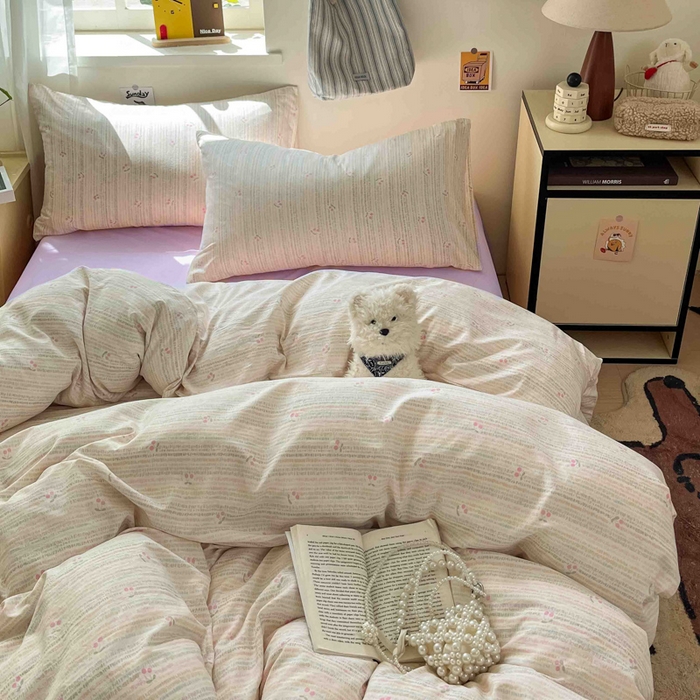 91家纺网 家纺一手货源 找家纺 罗亿家纺 2025新款软绵绵的双拼印花小清新水洗云朵棉四件套（含买家秀场景二） 樱桃恋曲