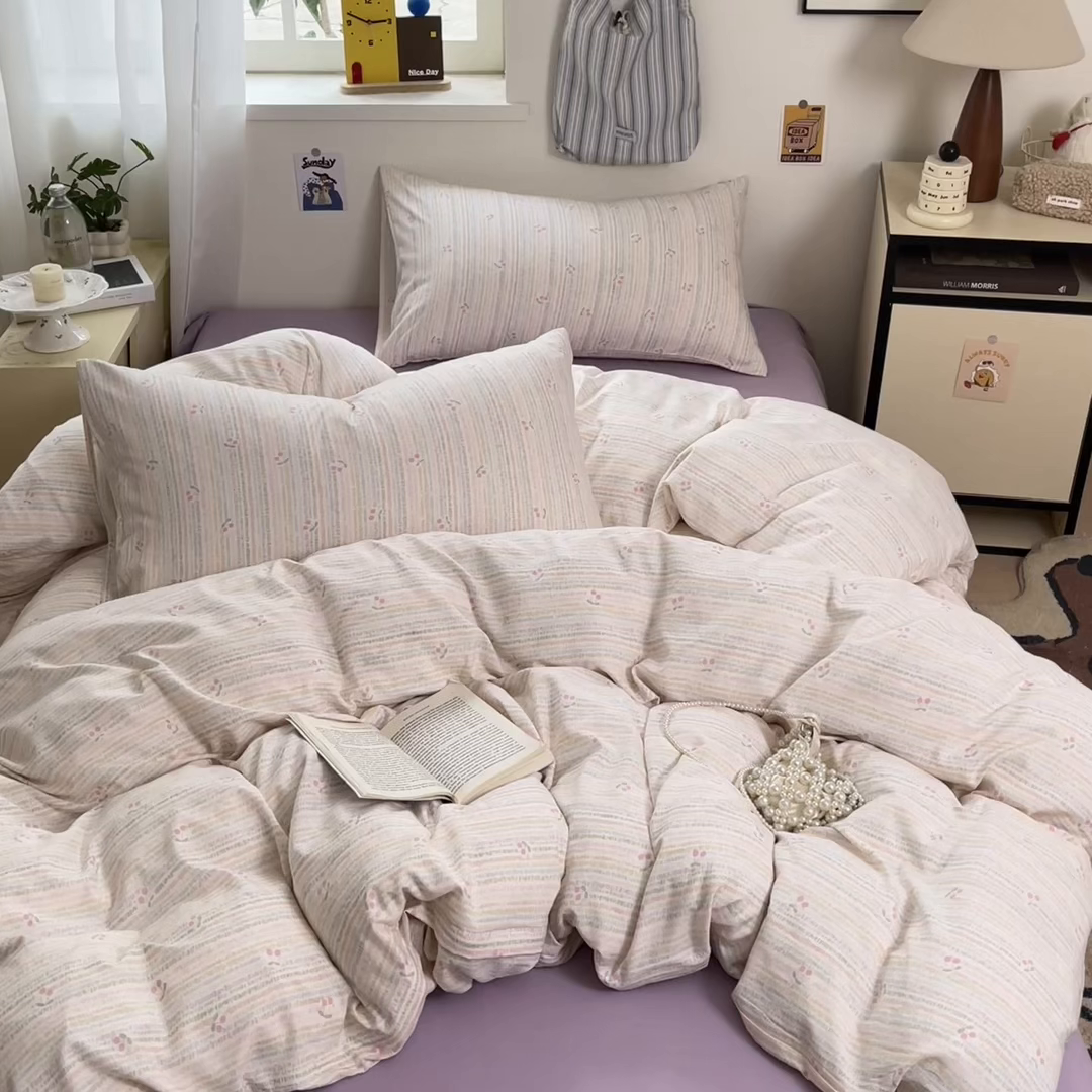 91家纺网 家纺一手货源 找家纺 罗亿家纺 2025新款软绵绵的双拼印花小清新水洗云朵棉四件套（含买家秀场景二） 樱桃恋曲