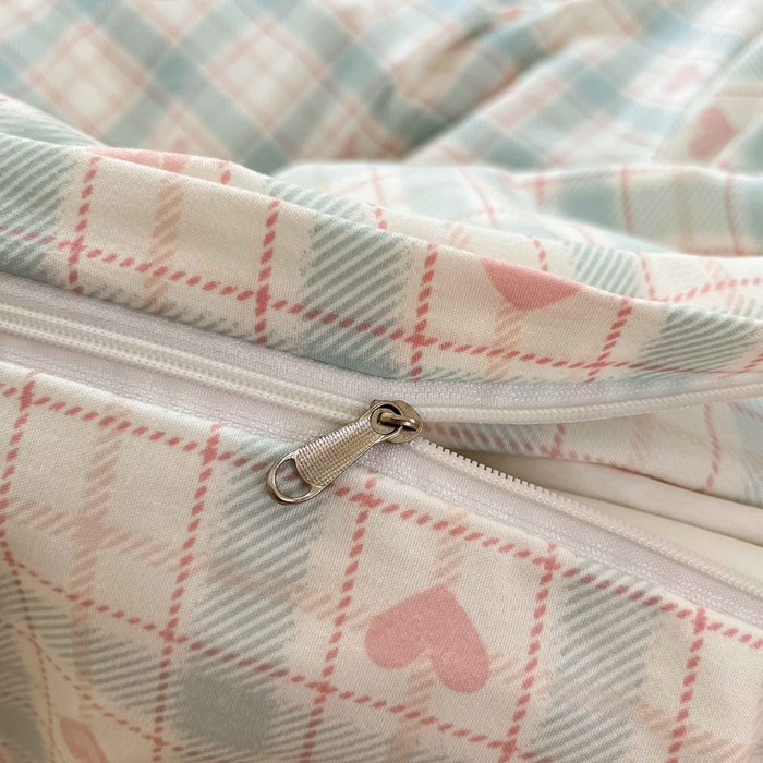 91家纺网 家纺一手货源 找家纺 罗亿家纺 2025新款软绵绵的双拼印花小清新水洗云朵棉四件套（含买家秀场景二） 温暖粉心