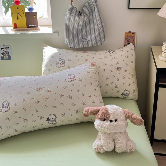 91家纺网 家纺一手货源 找家纺 罗亿家纺 2025新款软绵绵的双拼印花小清新水洗云朵棉四件套（含买家秀场景二） 呼噜小狗