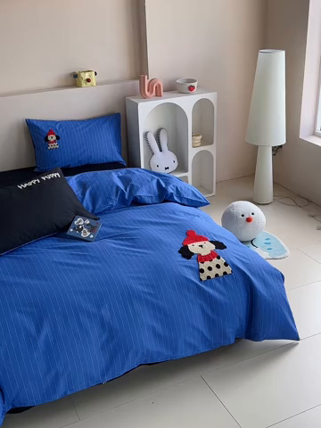 91家纺网 家纺一手货源 找家纺 2025新款全棉印花加绣花四件套 斑点狗