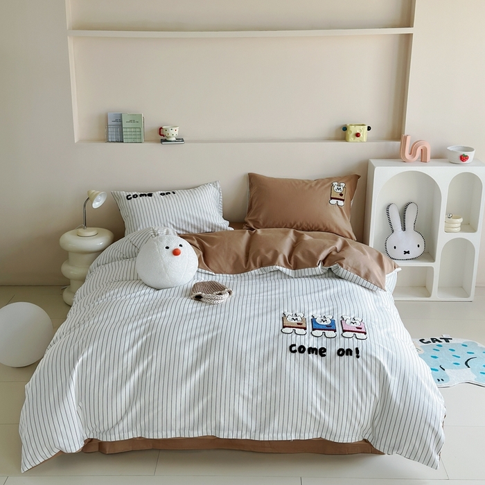 91家纺网 家纺一手货源 找家纺 2025新款全棉印花加绣花四件套 举手兔-咖