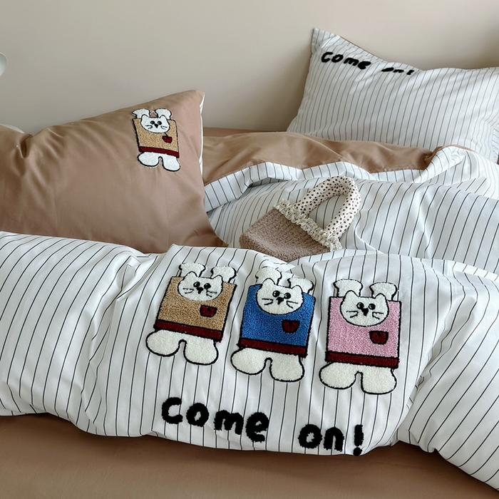 91家纺网 家纺一手货源 找家纺 2025新款全棉印花加绣花四件套 举手兔-咖