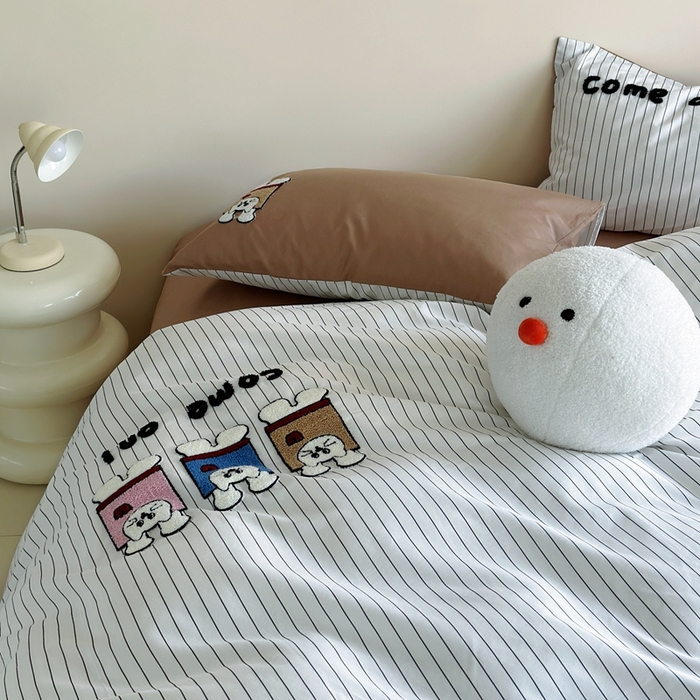 91家纺网 家纺一手货源 找家纺 2025新款全棉印花加绣花四件套 举手兔-咖