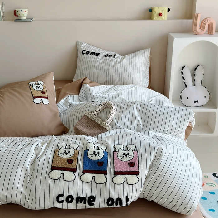 91家纺网 家纺一手货源 找家纺 2025新款全棉印花加绣花四件套 举手兔-咖