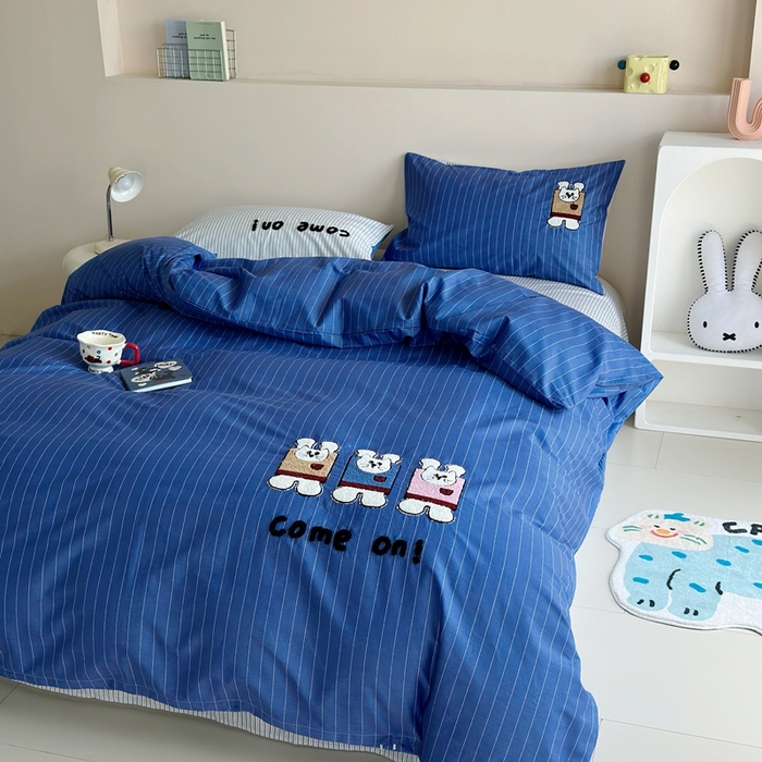 91家纺网 家纺一手货源 找家纺 2025新款全棉印花加绣花四件套 举手兔-蓝