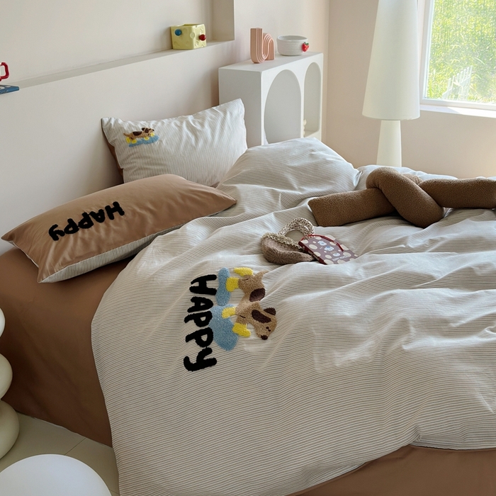 91家纺网 家纺一手货源 找家纺 2025新款全棉印花加绣花四件套 小旺仔