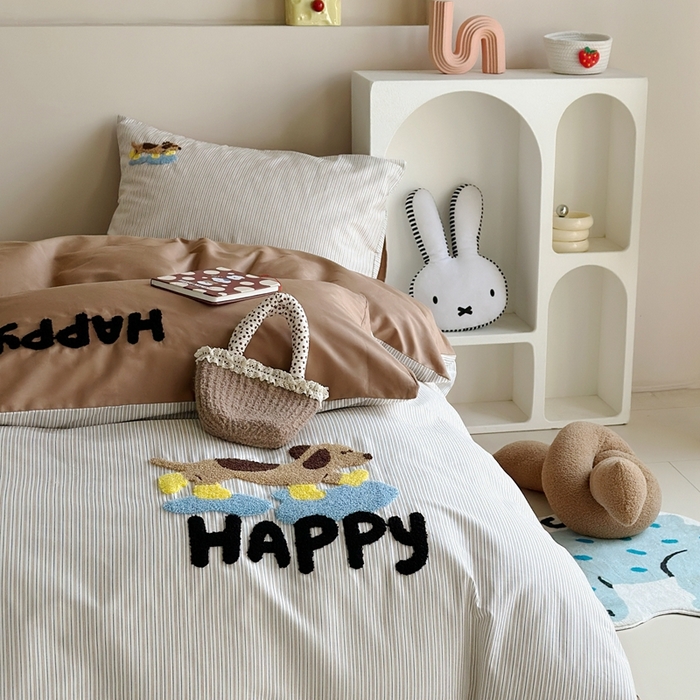 91家纺网 家纺一手货源 找家纺 2025新款全棉印花加绣花四件套 小旺仔