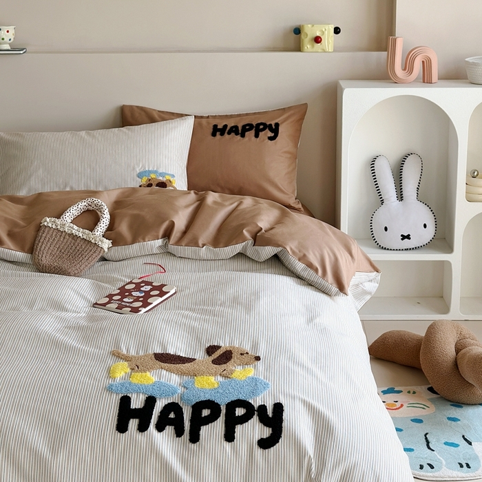 91家纺网 家纺一手货源 找家纺 2025新款全棉印花加绣花四件套 小旺仔