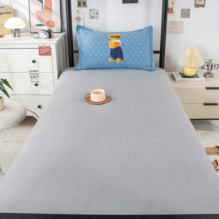 91家纺网 家纺一手货源 找家纺 上学郎家居 2025新款全棉学生三件套宿舍单人床六件套纯棉床上用品 酷酷熊-蓝