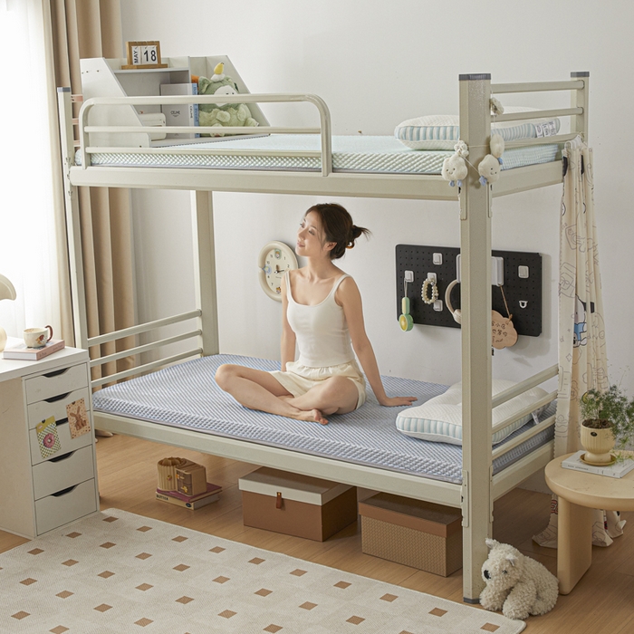 91家纺网 家纺一手货源 找家纺 暖季家纺 2025新款学生宿舍凉席按摩冰感豆豆冰丝席地铺地垫 凉豆豆灰色