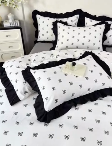91家纺网 家纺一手货源 找家纺 上尚居 2025新款法式花边赫本风印花云朵棉四件套 黑色蝴蝶结