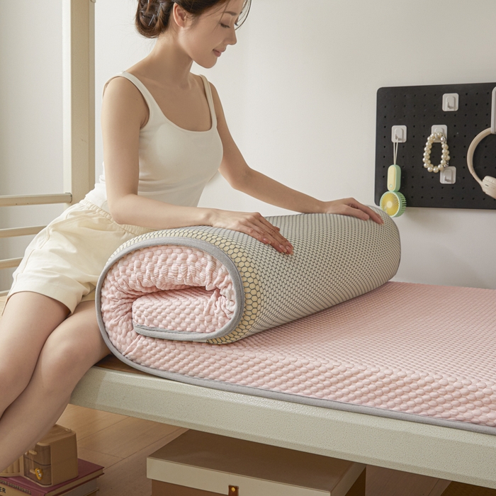 91家纺网 家纺一手货源 找家纺 （总）暖季家纺 2025新款学生宿舍凉席按摩冰感豆豆冰丝席地铺地垫