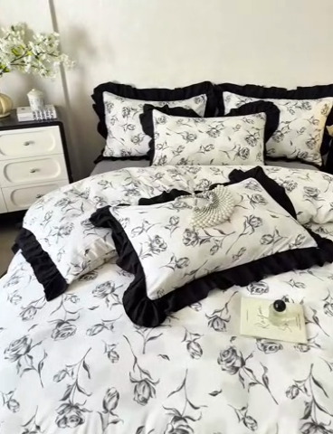 91家纺网 家纺一手货源 找家纺 上尚居 2025新款法式花边赫本风印花云朵棉四件套 水墨玫瑰