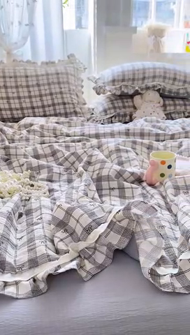 91家纺网 家纺一手货源 找家纺 大麦家纺 2025新款云感双层纱花边夏被四件套 英伦时刻