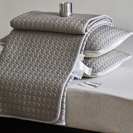 傲蕾良品 2025新款雪精灵极爽冰丝硅胶凉席 云石灰