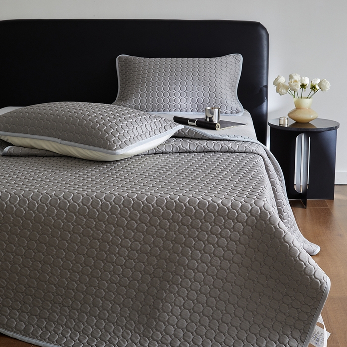 91家纺网 家纺一手货源 找家纺 傲蕾良品 2025新款雪精灵极爽冰丝硅胶凉席 云石灰