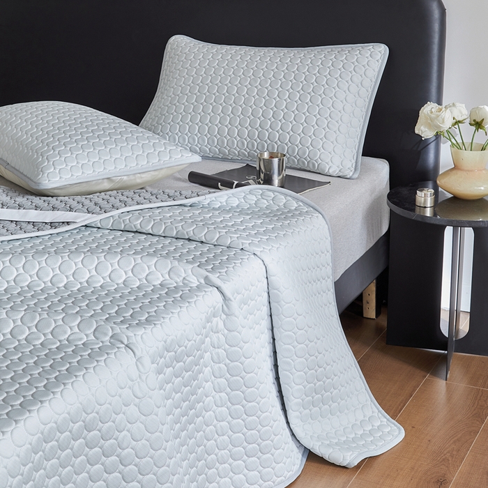 91家纺网 家纺一手货源 找家纺 傲蕾良品 2025新款雪精灵极爽冰丝硅胶凉席 璀璨银