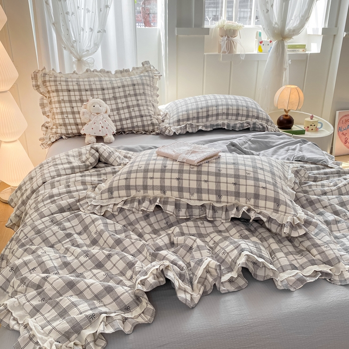 91家纺网 家纺一手货源 找家纺 大麦家纺 2025新款云感双层纱花边夏被四件套 英伦时刻