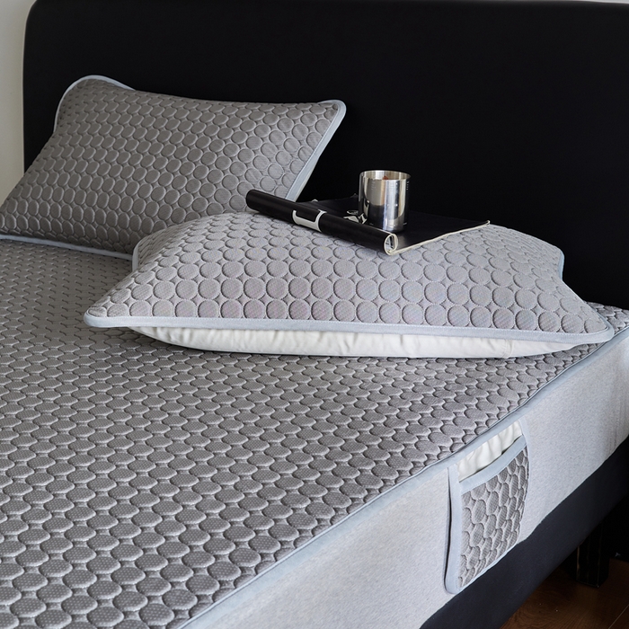 91家纺网 家纺一手货源 找家纺 傲蕾良品 2025新款雪精灵极爽冰丝硅胶凉席 云石灰