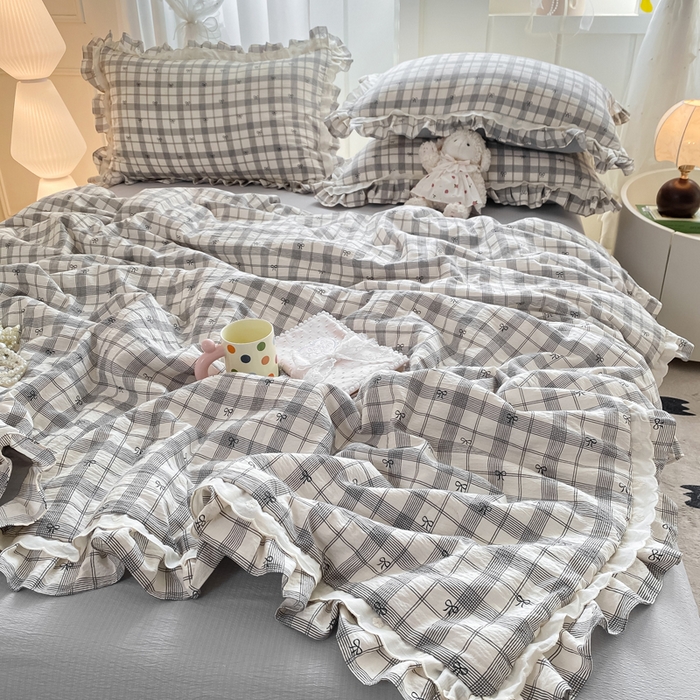 91家纺网 家纺一手货源 找家纺 大麦家纺 2025新款云感双层纱花边夏被四件套 英伦时刻