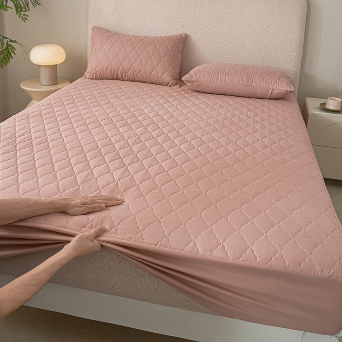 91家纺网 家纺一手货源 找家纺 漫仙阁家纺 2025新款防水夹棉床笠 豆沙粉