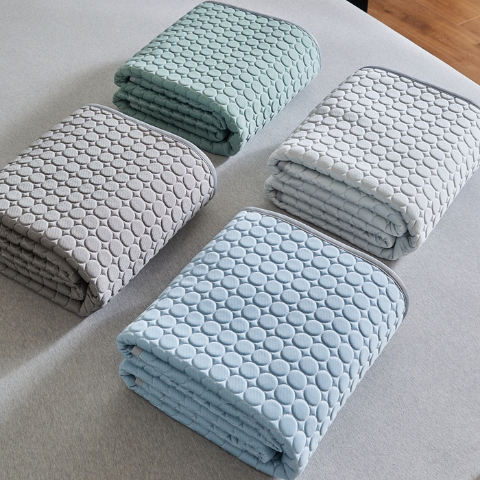 91家纺网 家纺一手货源 找家纺 傲蕾良品 2025新款雪精灵极爽冰丝硅胶凉席 璀璨银