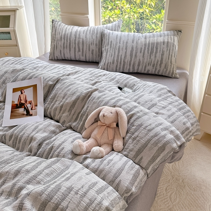 91家纺网 家纺一手货源 找家纺 菡宝 2025新款a类母婴级纯棉全棉纯棉色织三层纱提花系列四件套 艾瑞-灰