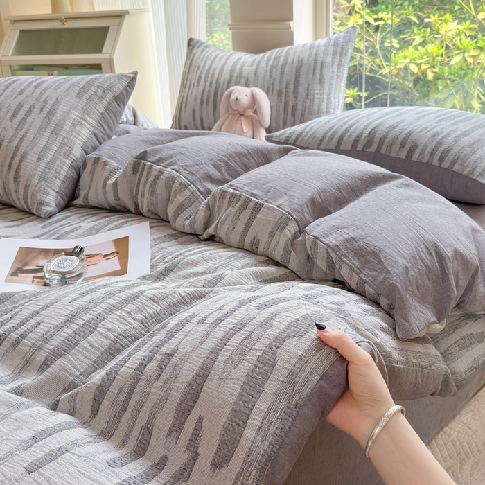 91家纺网 家纺一手货源 找家纺 菡宝 2025新款a类母婴级纯棉全棉纯棉色织三层纱提花系列四件套 艾瑞-灰