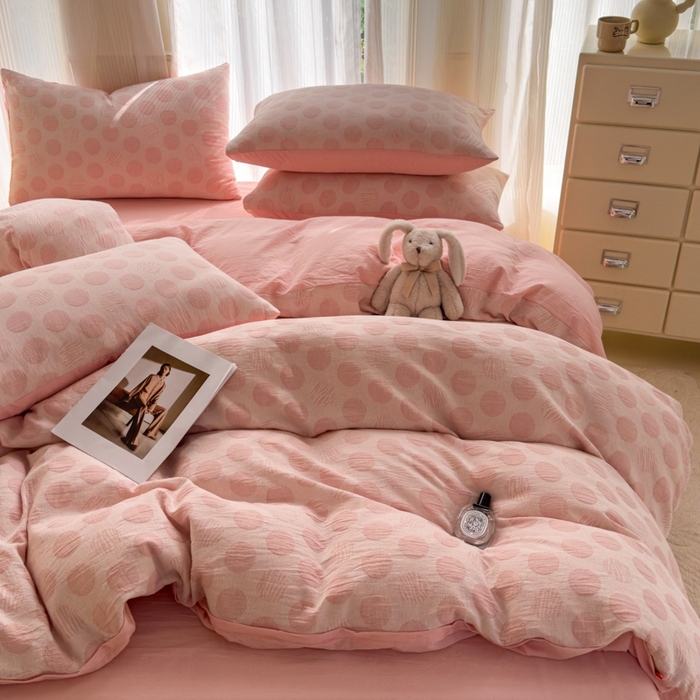 91家纺网 家纺一手货源 找家纺 菡宝 2025新款a类母婴级纯棉全棉纯棉色织三层纱提花系列四件套 波点-粉