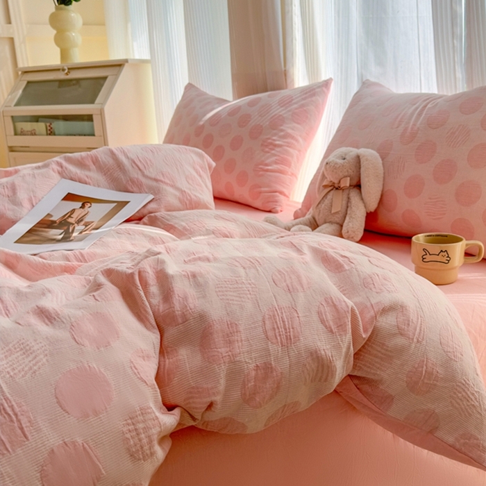 91家纺网 家纺一手货源 找家纺 菡宝 2025新款a类母婴级纯棉全棉纯棉色织三层纱提花系列四件套 波点-粉