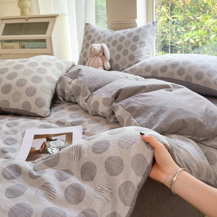 91家纺网 家纺一手货源 找家纺 菡宝 2025新款a类母婴级纯棉全棉纯棉色织三层纱提花系列四件套 波点-灰