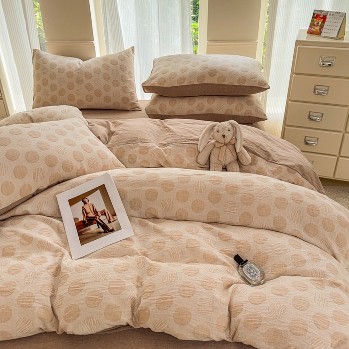 91家纺网 家纺一手货源 找家纺 菡宝 2025新款a类母婴级纯棉全棉纯棉色织三层纱提花系列四件套 波点-卡其