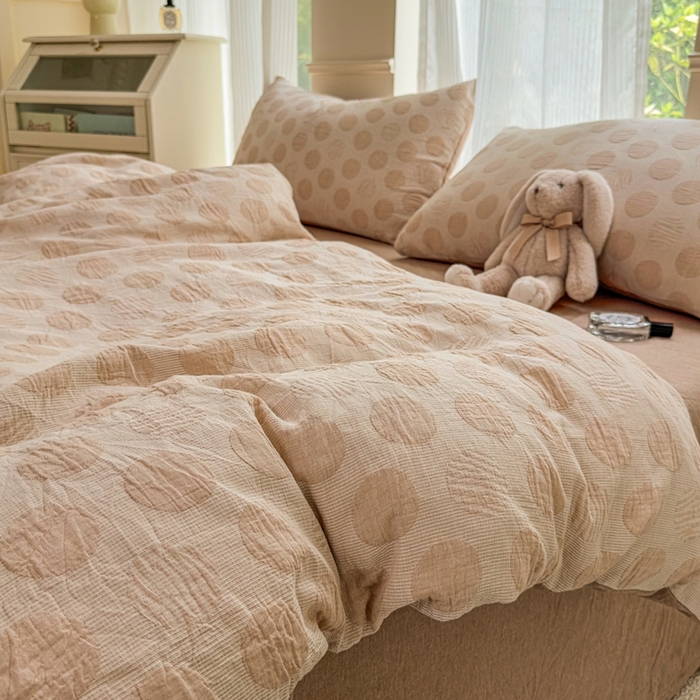 91家纺网 家纺一手货源 找家纺 菡宝 2025新款a类母婴级纯棉全棉纯棉色织三层纱提花系列四件套 波点-卡其