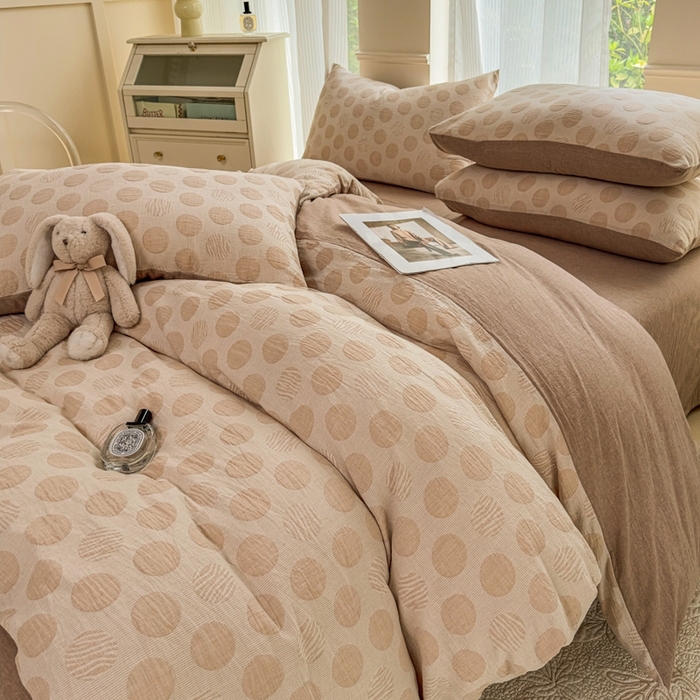 91家纺网 家纺一手货源 找家纺 菡宝 2025新款a类母婴级纯棉全棉纯棉色织三层纱提花系列四件套 波点-卡其