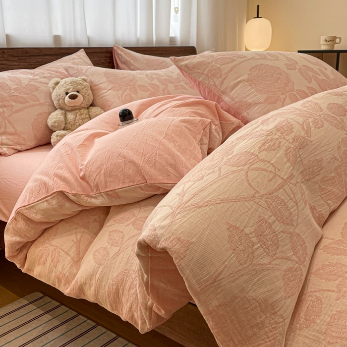 91家纺网 家纺一手货源 找家纺 菡宝 2025新款a类母婴级纯棉全棉纯棉色织三层纱提花系列四件套 花想容-粉