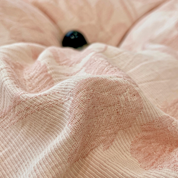 91家纺网 家纺一手货源 找家纺 菡宝 2025新款a类母婴级纯棉全棉纯棉色织三层纱提花系列四件套 花想容-粉