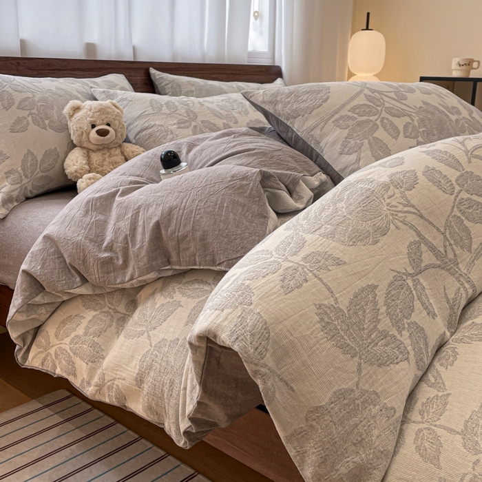 91家纺网 家纺一手货源 找家纺 菡宝 2025新款a类母婴级纯棉全棉纯棉色织三层纱提花系列四件套 花想容-灰