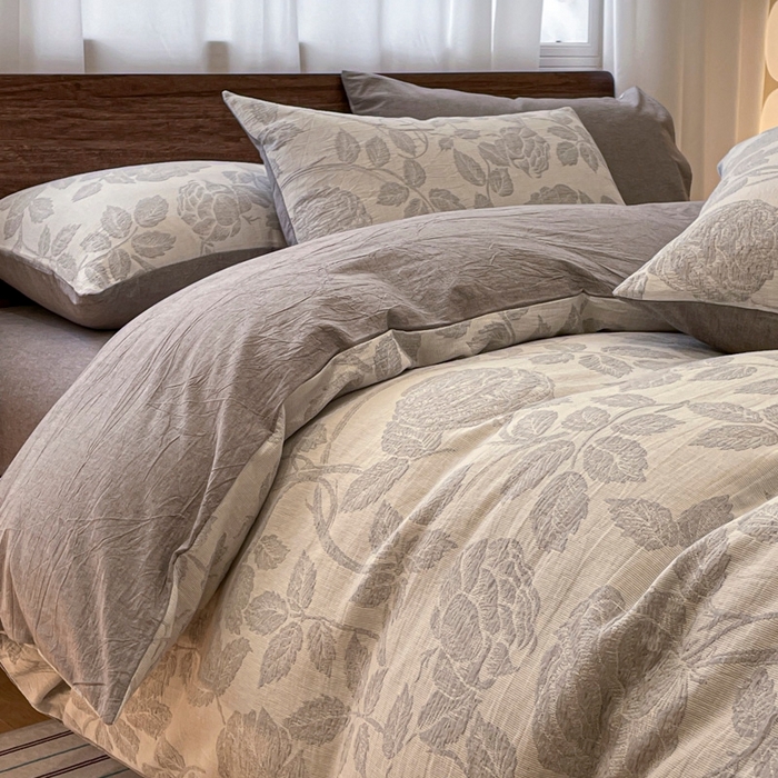 91家纺网 家纺一手货源 找家纺 菡宝 2025新款a类母婴级纯棉全棉纯棉色织三层纱提花系列四件套 花想容-灰