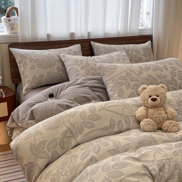 91家纺网 家纺一手货源 找家纺 菡宝 2025新款a类母婴级纯棉全棉纯棉色织三层纱提花系列四件套 花想容-灰