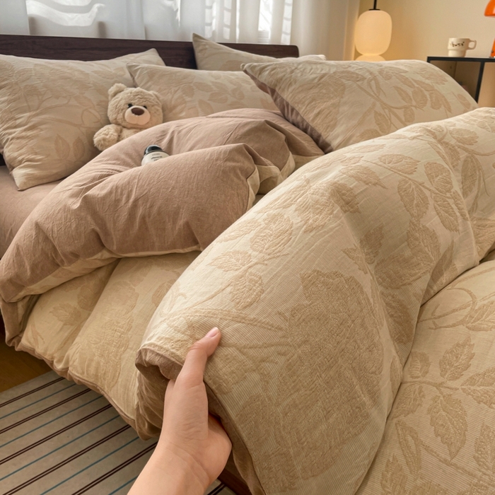 91家纺网 家纺一手货源 找家纺 菡宝 2025新款a类母婴级纯棉全棉纯棉色织三层纱提花系列四件套 花想容-米咖