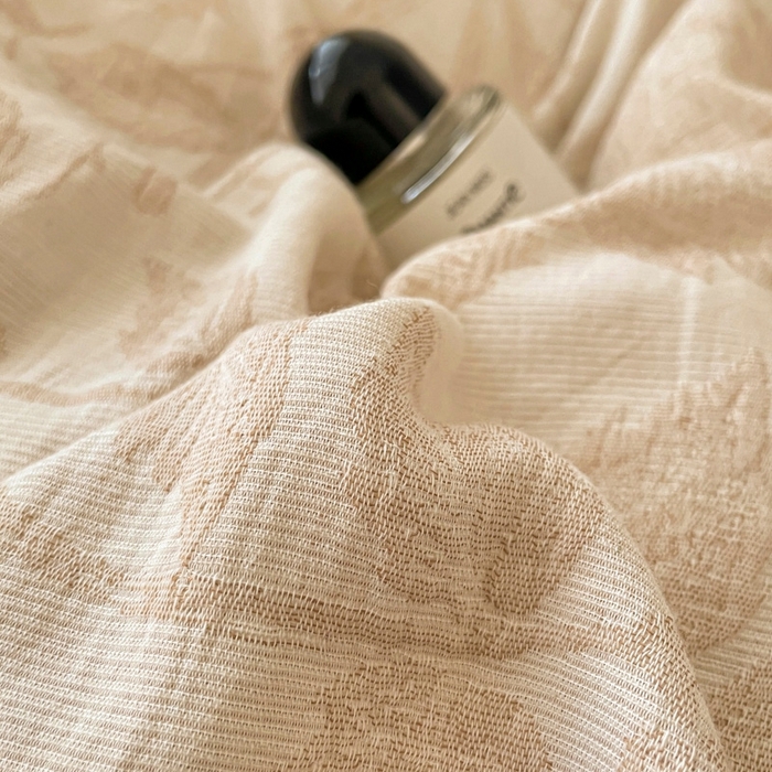 91家纺网 家纺一手货源 找家纺 菡宝 2025新款a类母婴级纯棉全棉纯棉色织三层纱提花系列四件套 花想容-米咖