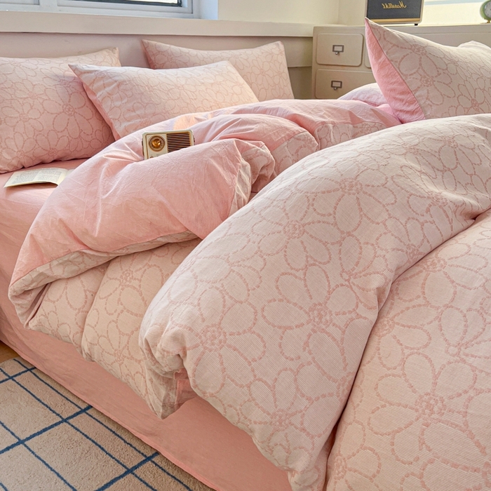 91家纺网 家纺一手货源 找家纺 菡宝 2025新款a类母婴级纯棉全棉纯棉色织三层纱提花系列四件套 洛可可-粉